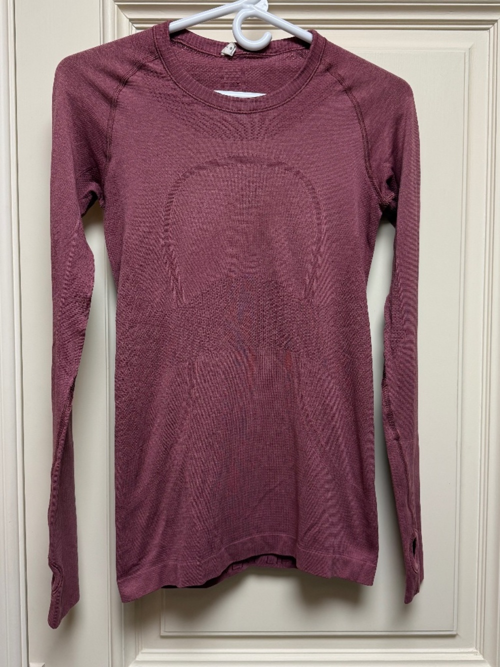 Lululemon swiftly tech long sleeve shirt original style, size 6